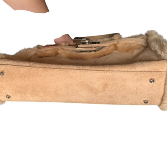 Elegant Tan Suede Handbag with Faux Fur Trim - Picture 6 of 10